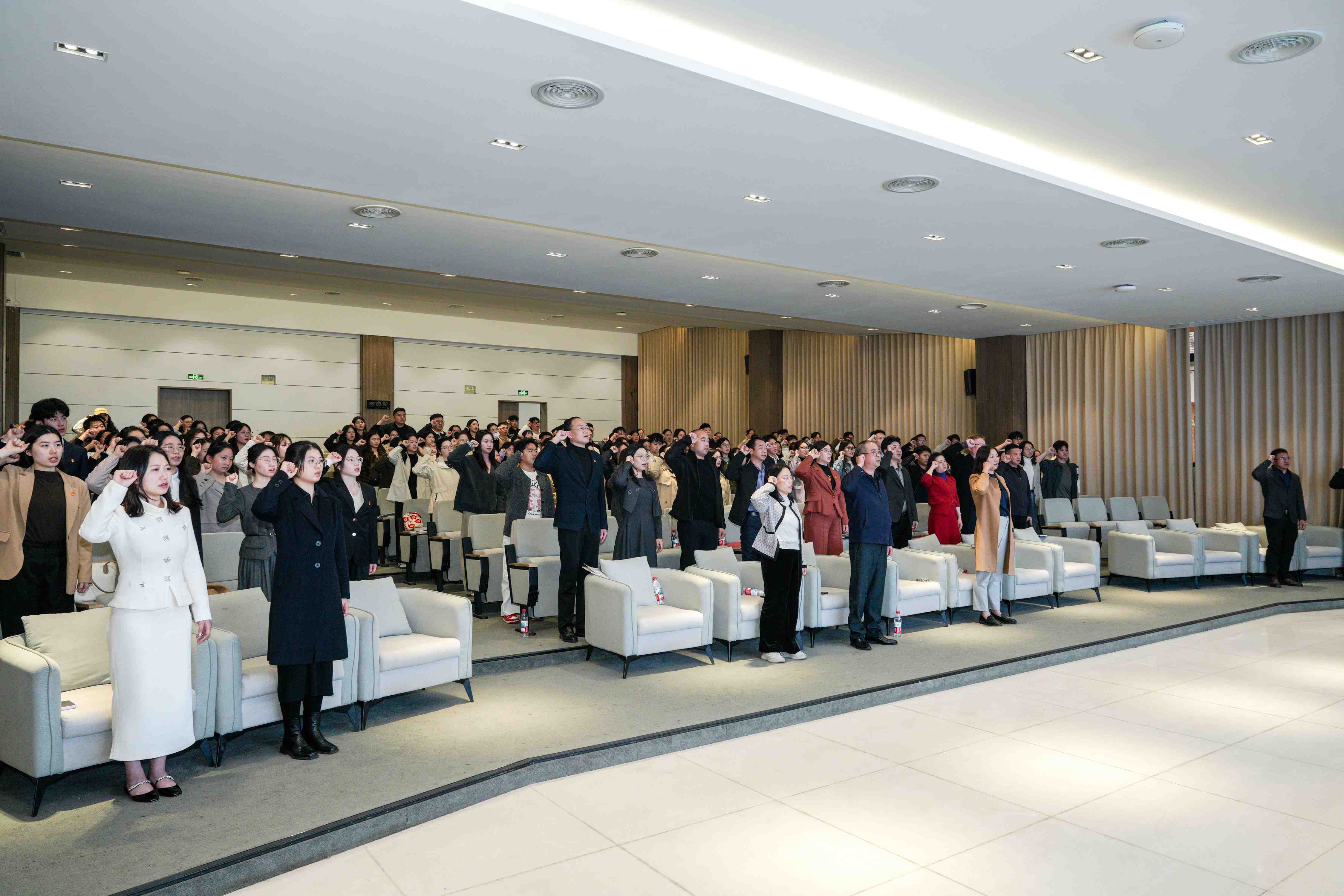 新媒工作室 郭胤宏 (1).jpg